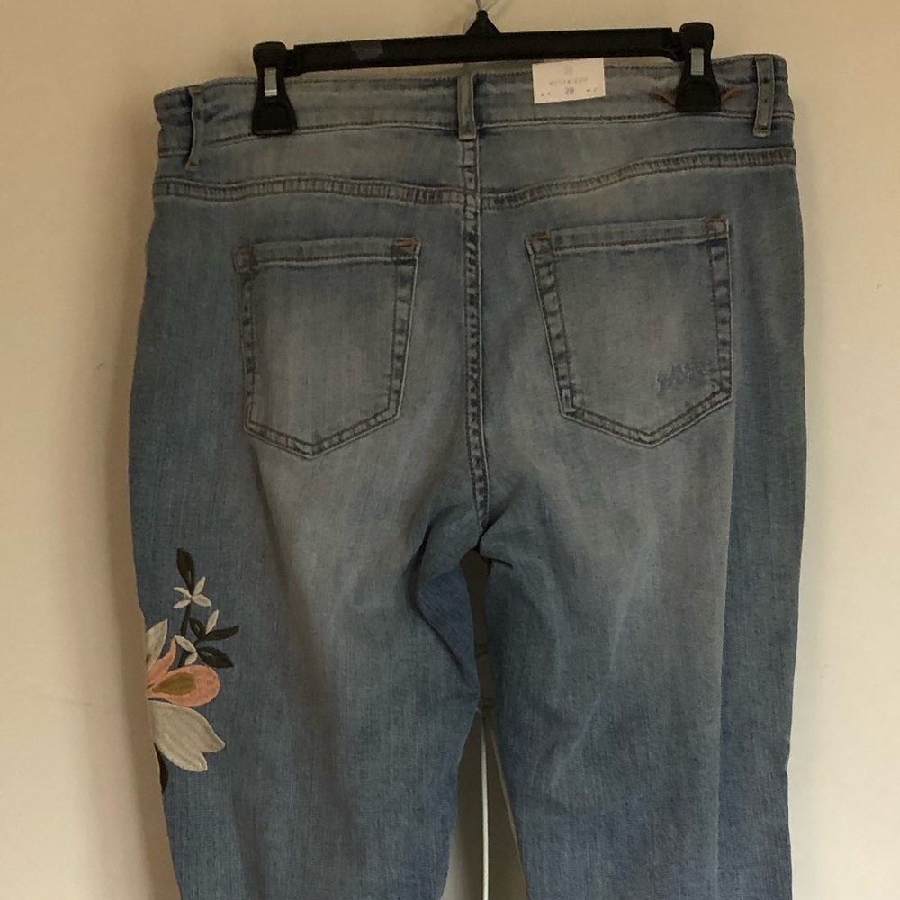 Caslon Brand New Embroidered Boyfriend Jeans💖 - Picture 2 of 14